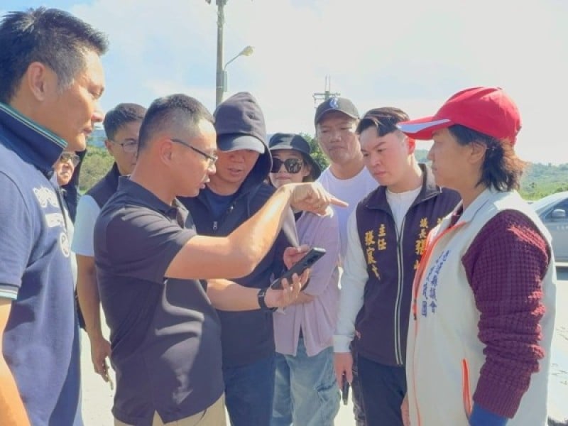 議員與相關單位會勘馬太鞍溪各支流