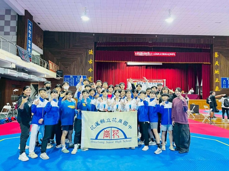 花崗國中勇奪全國總統盃青少女團體冠軍 嘉里跆拳道三級培訓再創佳績 奪二金三銀三銅