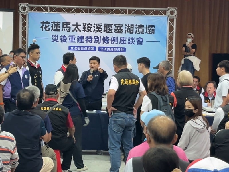 踹桌不等於討公道？法界：暴力不是光復災後要的答案