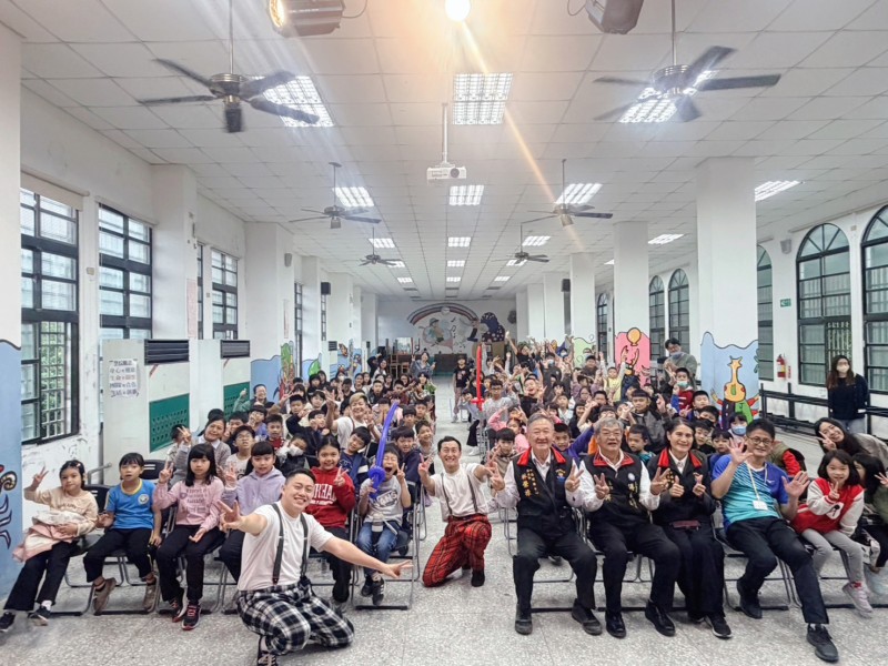 花蓮縣文化局啟動「閱讀療癒」，溫暖光復學子災後心靈