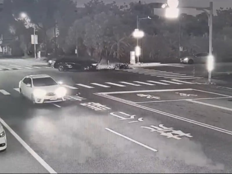 汽、機車路口相撞 機車騎士無照