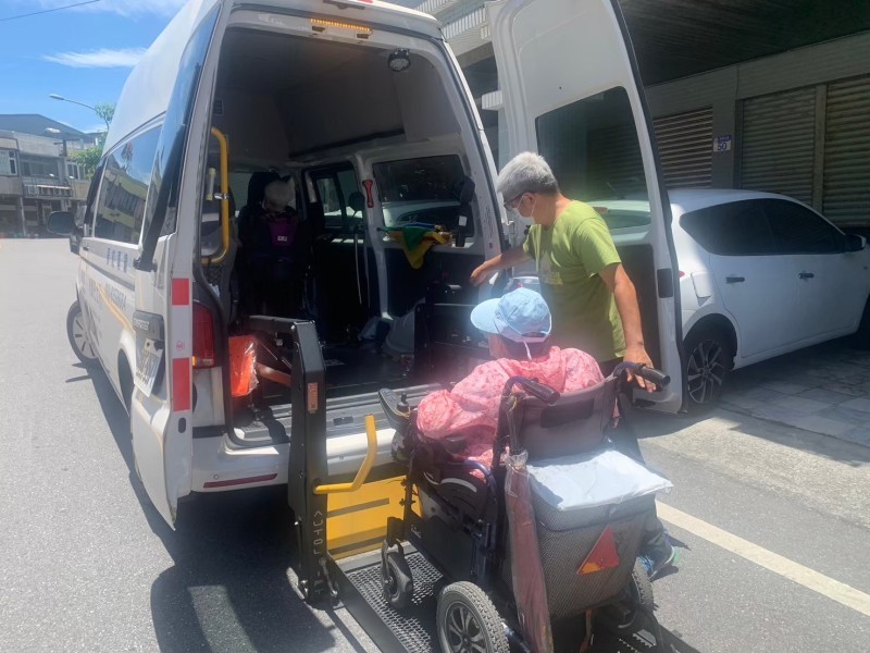 花蓮縣政府持續推動復康巴士免費服務