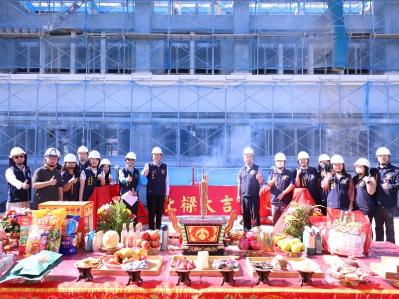 新城鄉公所新建辦公大樓舉行上樑祈福 何禮臺:工程進度穩健邁入新的里程碑