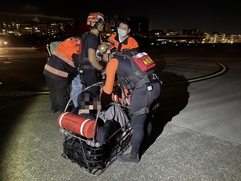 海巡查緝隊員東引執行任務身體不適 花蓮黑鷹馳援後送就醫