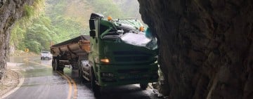 中橫184K驚悚車禍！大車自撞隧道口　現場狀況曝光