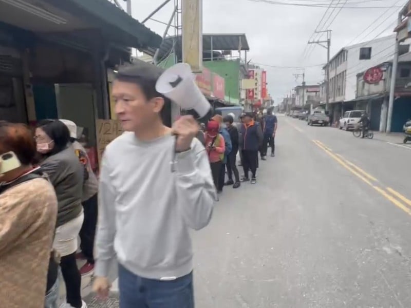 「寒天中送暖」花蓮髮逗再回光復災區義剪　五位設計師履行承諾服務五十居民