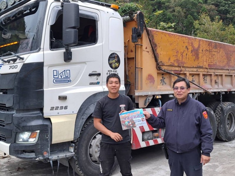 守護山區用路安全　天祥警加強大型車用路安全宣導