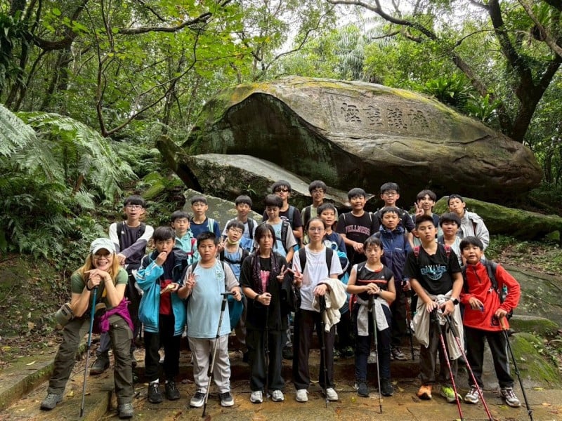 山林即教室 海星中學山野教育轉戰古道 64師生風雨同舟展現韌性