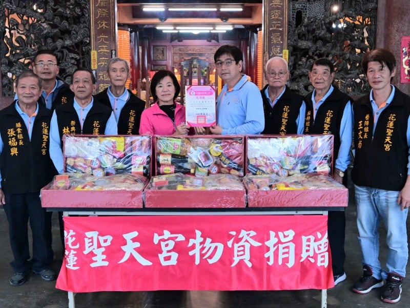 歲末寒冬見真情！聖天宮百份物資予吉安  游淑貞感謝宮廟暖心守護弱勢家庭