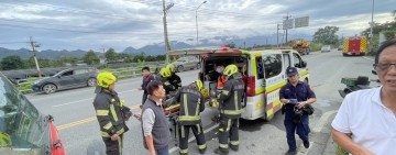 台九線瑞穗段混凝土車翻覆　消防破壞搶救1人受困送醫