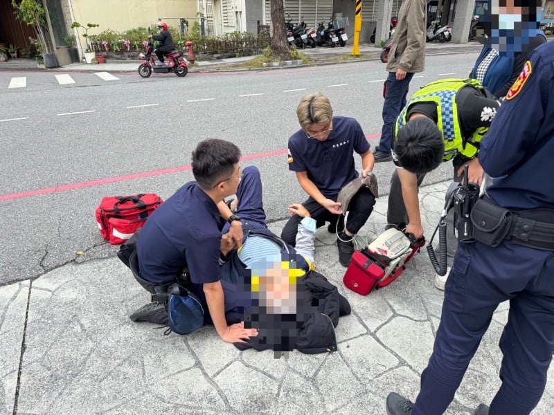 急救技能就是救命關鍵 老翁騎車昏厥花警及時成功搶救