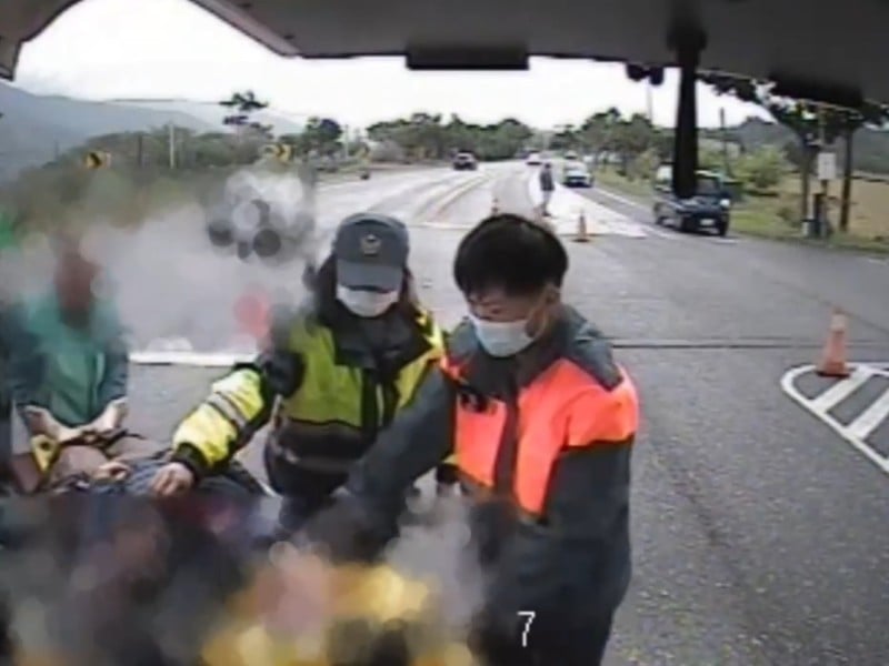 富里羅山村發生汽機車事故　女騎士受傷送醫治療