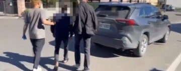 誤會仇家開車跟蹤持獵槍射擊 被抓時還起獲毒品