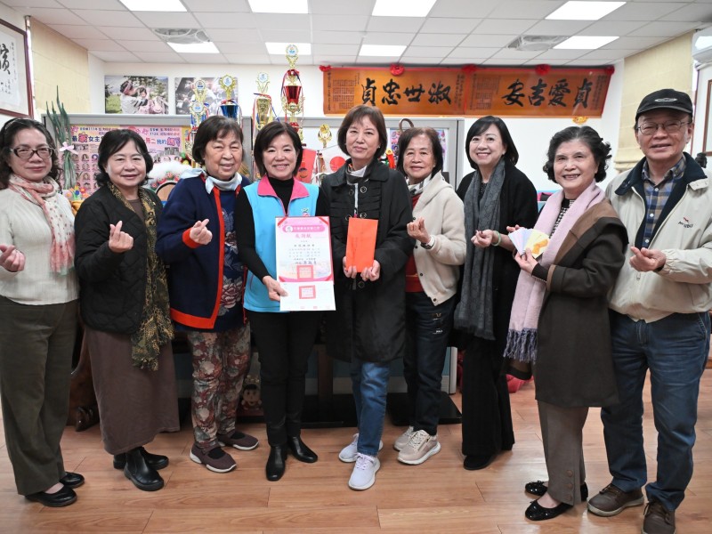 溫情姐妹會挹注路燈認養護吉安 游淑貞感謝照亮鄉親平安回家路