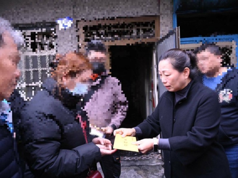 徐榛蔚慰問花蓮市重慶路火災受災民眾