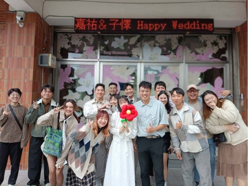 吉安戶政事務所新人拍照「客家桐花」主題背景溫馨亮相