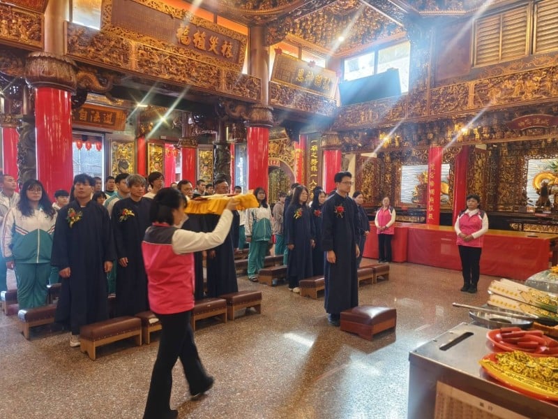 遵循古禮祈願 ! 玉里高中攜手協天宮 為高三學子學測祈福  