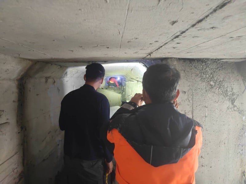 2名電覽線維修工人「卡淤泥困下水道」警消聯手救援