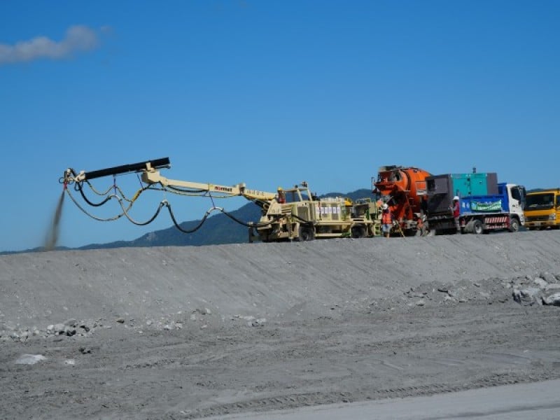 營造業者投入馬太鞍溪堰塞湖災後復原可獲移工名額