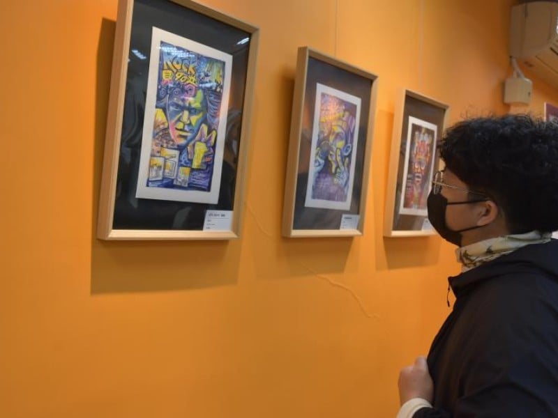 花蓮高商跨部別共學　進修部參訪多媒體設計科畢業成果展