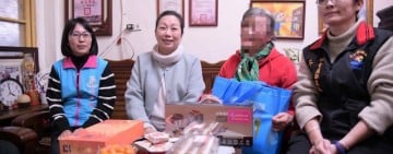 徐榛蔚探訪獨居長輩關懷送暖