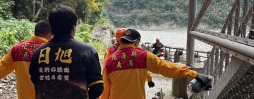 砂卡礑步道發生墜落事故　消防人員垂降25公尺救援送醫