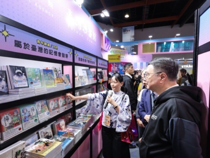 光復鄉四校師生參觀國際書展 卓揆致贈讀物及圖書兌換券