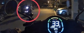 竊盜通緝犯見警棄車躲草叢 被抓還起獲毒品