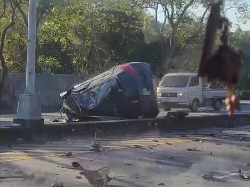 車毀零件散落車道 ! 今清晨小客車自撞分隔島 男駕駛OHCA送醫搶救不治