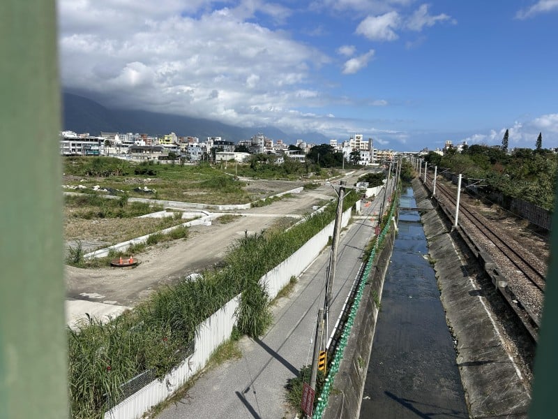 請用路人提高警覺、減速慢行 ! 吉安「住一住宅區」北昌一街部分路段 已設置施工圍籬