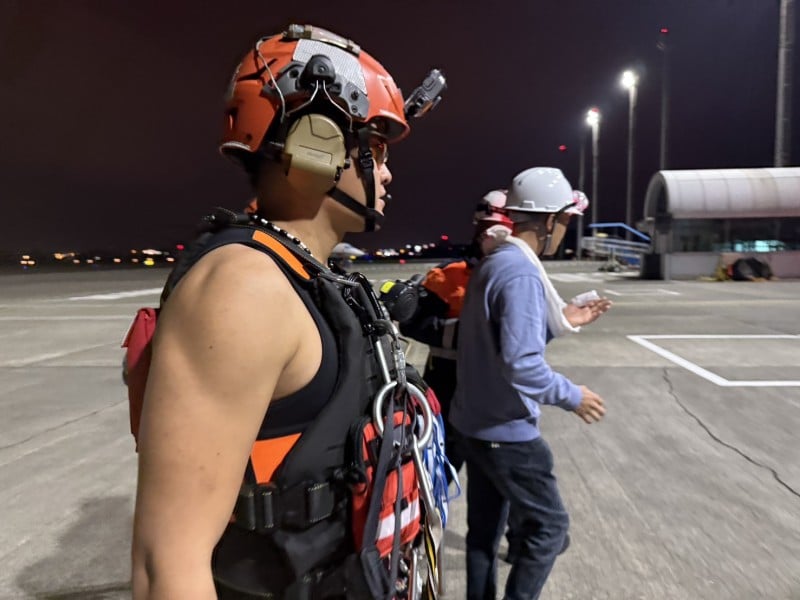 空勤救援出海口「擱淺拖船」! 丁姓陸籍男船員 左手指開放性骨折