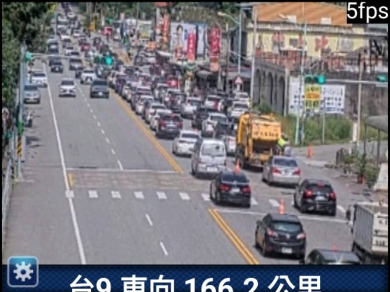 今初四蘇花北上湧現車潮 ! 壅塞已排到太魯閣大橋