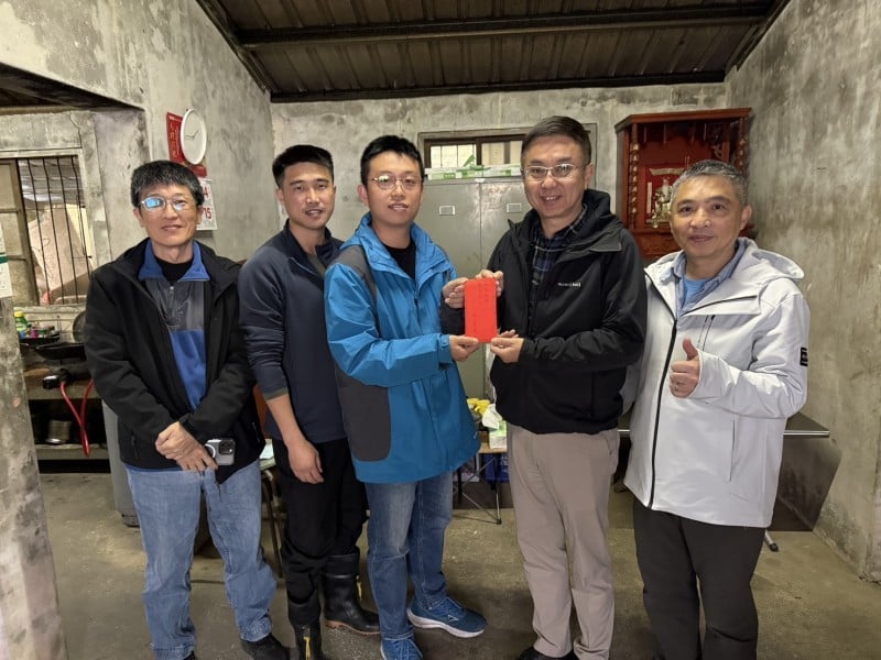 大家在過年 他們在山上監控堰塞湖