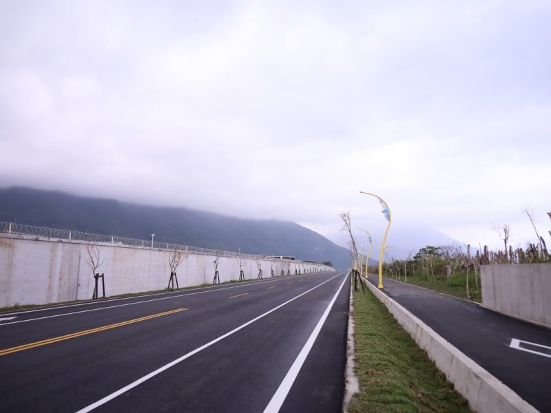 193線道安全景觀道路拓寬新闢工程通車 由極力爭取的鄉長何禮臺命名為「七星灣大道」