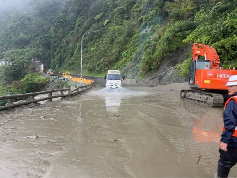 台9丁9.5k土石坍流 蘇澳至東澳封閉搶修