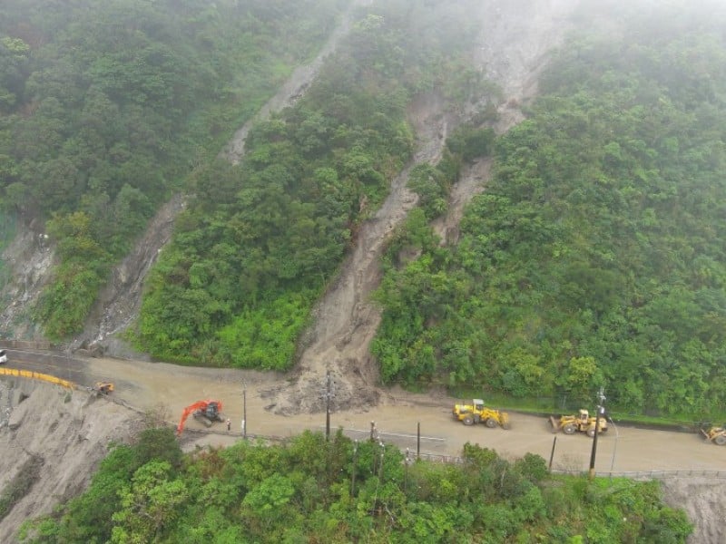 台9丁9.5K及台9線159.4K土石流 目前正積極復建施工