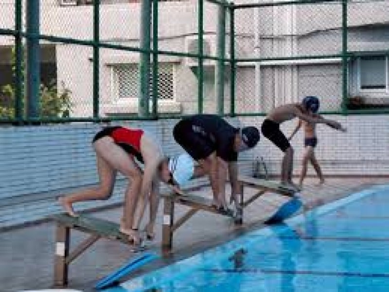 明義國小游泳隊傳「救生員年度經費短絀4.5萬元」恐暫停  校方: 尚待3/12開會研議