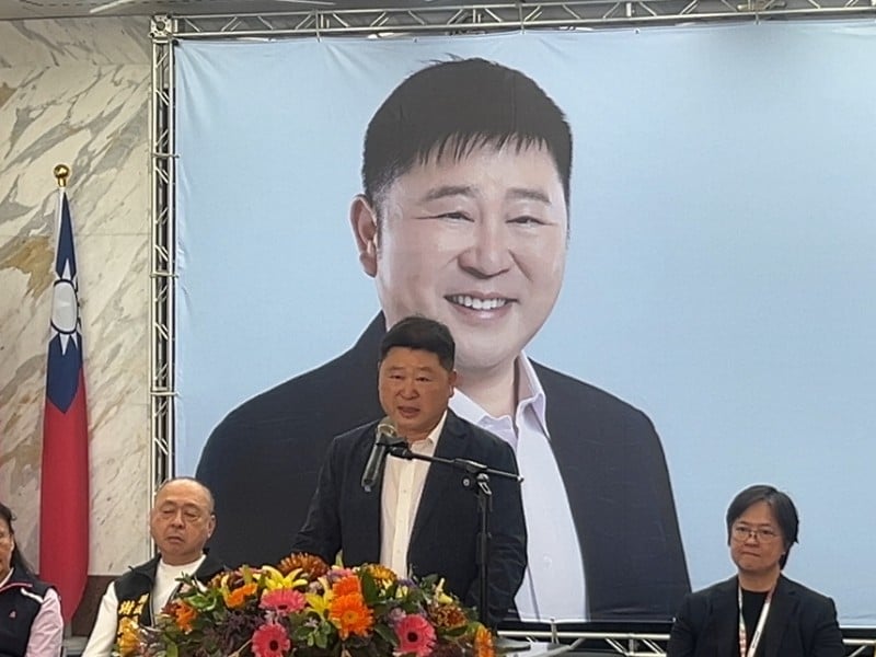 花蓮議長張峻宣布參選縣長　藍綠角力下形成「三腳督」局面