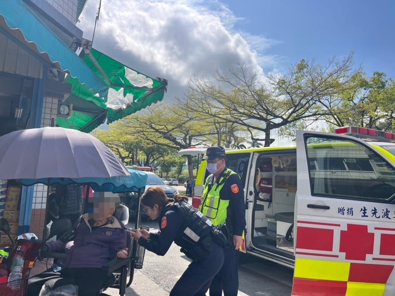 96歲阿嬤「低血糖路倒」 暖警協助就醫