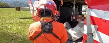 山友於山中林道骨折 黑鷹馳援救出