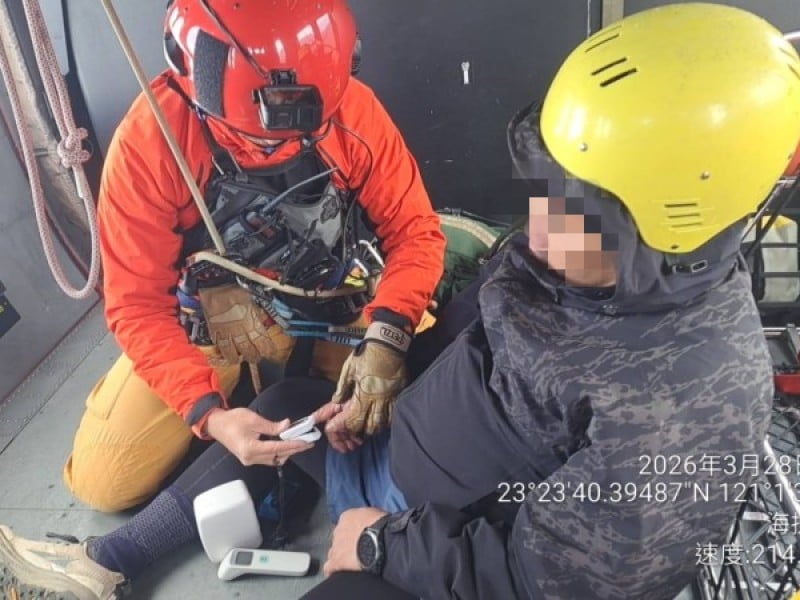 山友高山症發作 黑鷹馳援救出