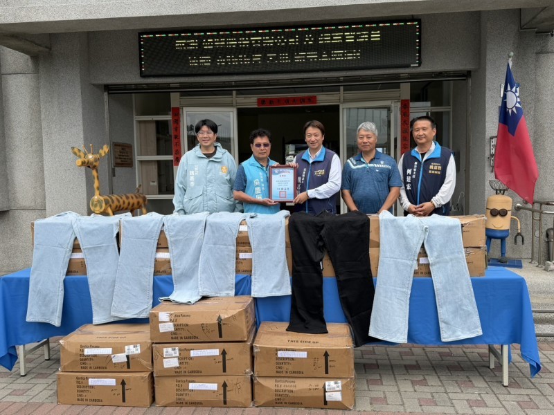 魏嘉賢促成如興公司300餘件服飾助弱勢