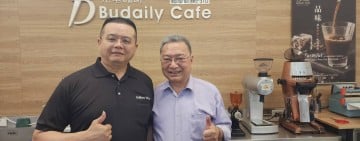 《謙手花蓮》邱展謙走進花蓮在地老字號梅珍香 一家店背後，還有很多店：梅珍香守住許多店家的日常