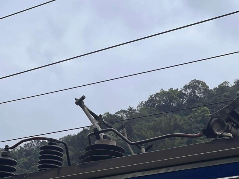 台鐵東部幹線連環異常　花蓮轉轍器故障、電力設備出狀況列車全面延誤