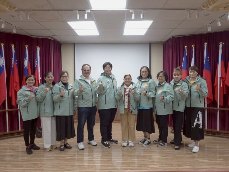 花蓮市公所贈原民婦女幹部工作外套