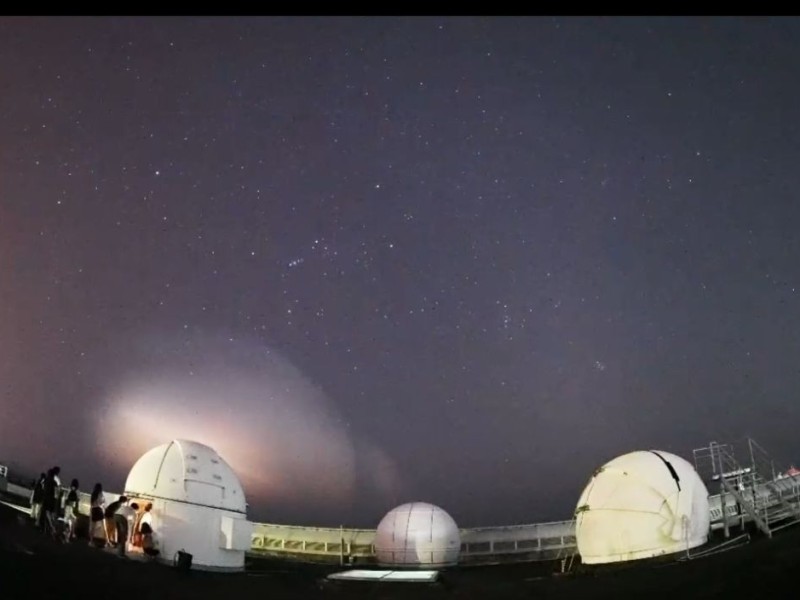 【墾丁夜驚魂】神祕「長龍」劃破恆春夜空！中國運載火箭海上發射引發暮曙光奇景