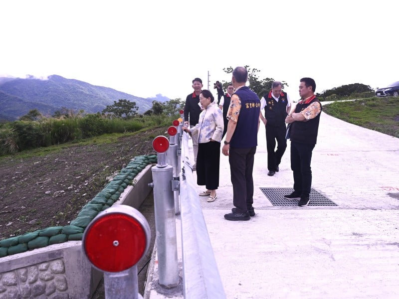 富里「六十石山產業道路」1.5億工程全數完工 ! 徐榛蔚親赴關心施工品質