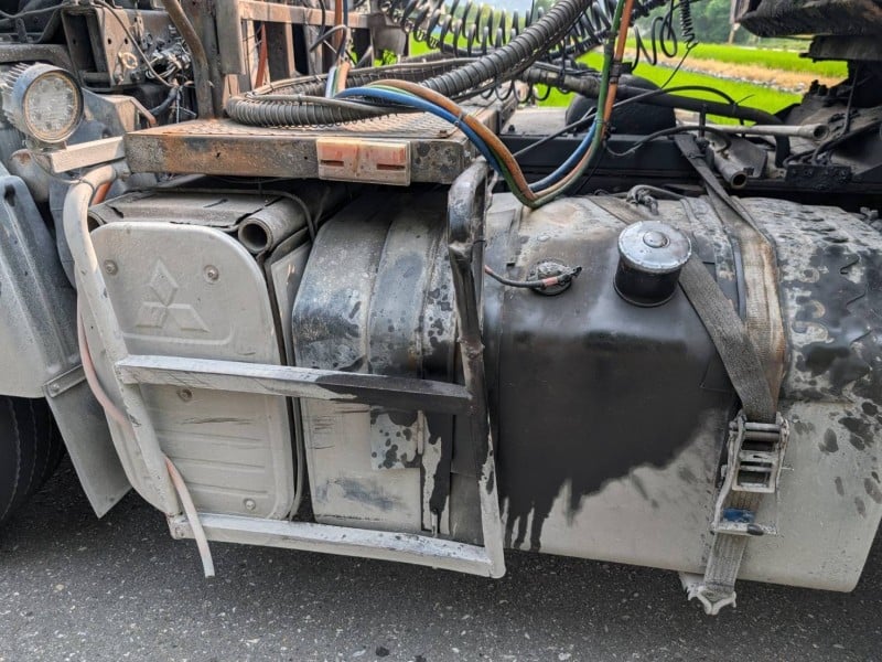 普重機、曳引車路口交岔撞擊 騎士、乘客雙雙殞命