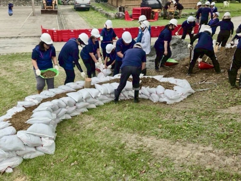 複合型災害防汛實操 ! 豐濱鄉模擬「豪雨溪水暴漲、堤防受損、社區淹水」搶險演習