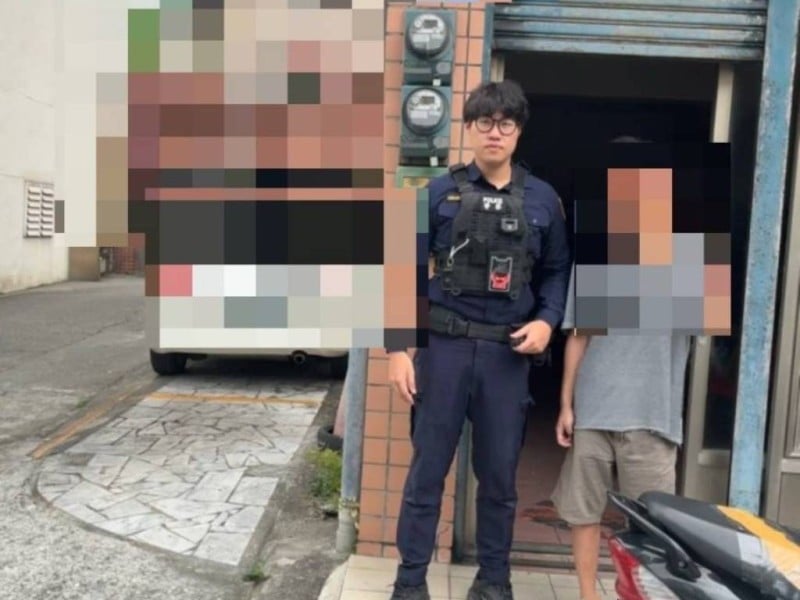 男子體力不支躺在路旁 暖警護送助返家